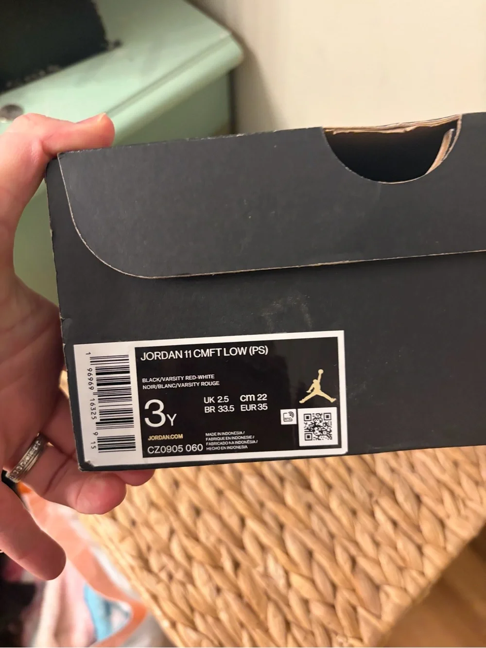 Jordan Black and Gold Jordan size 3